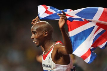 Team Great Britain's Mo Farah celebrates after winning gold in the men's 10,000 meter final, Aug. 4, 2012.