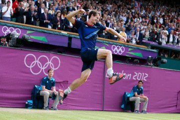 Britain's Andy Murray celebrates after defeating Switzerland's Roger Federer in the men's singles tennis gold medal match at the All England Lawn Tennis Club during the London 2012 Olympic Games Aug. 5, 2012.
